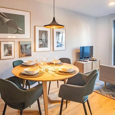 Stylish W/ Ac & Balcony By Lovelystay Apartament