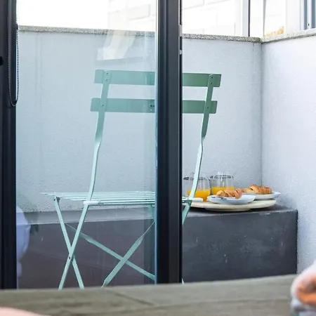 Apartment Stylish W/ Ac & Balcony By Lovelystay *