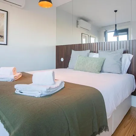 Apartment Stylish W/ Ac & Balcony By Lovelystay