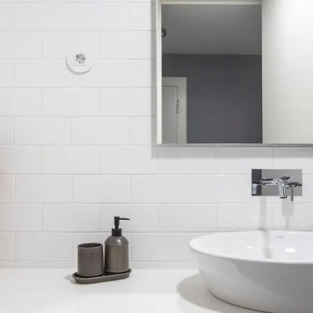 Apartment Stylish W/ Ac & Balcony By Lovelystay Porto